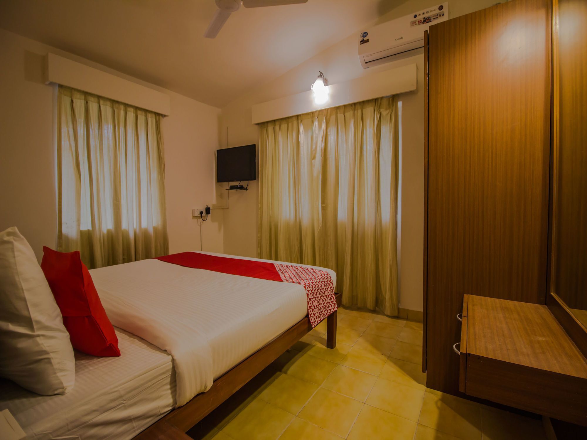 Oyo Flagship 13853 Shruti Resort Calangute Kültér fotó